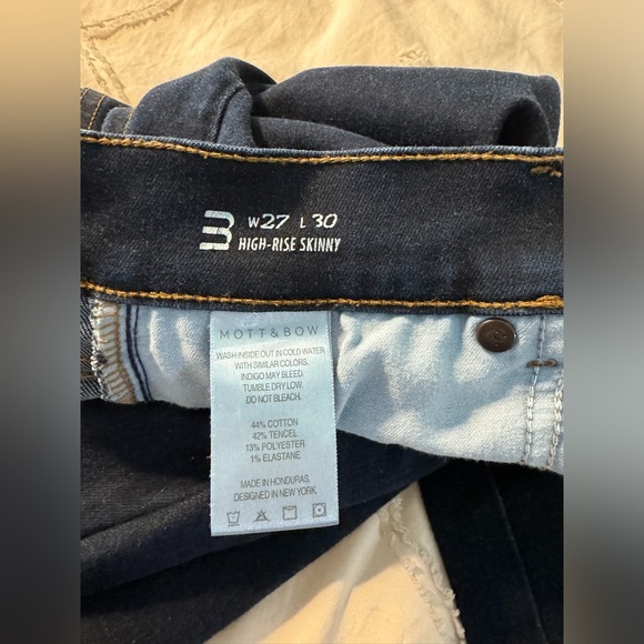 Like New Mott & Bow HIGH RISE SKINNY JANE JEANS - Picture 9 of 12
